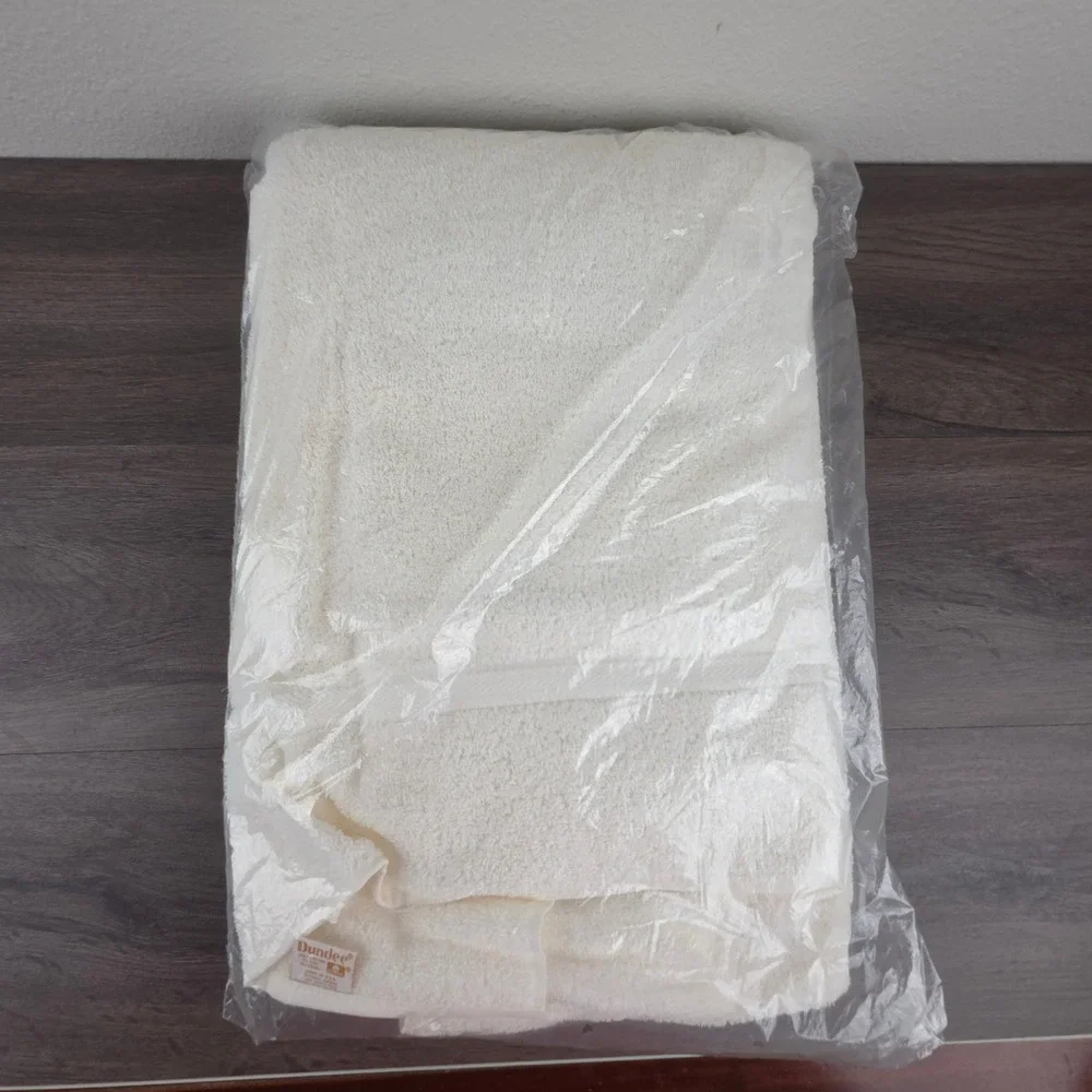 Vintage Dundee Beach Sheet Terry Towel 35x68 White USA Cotton 8034 NOS